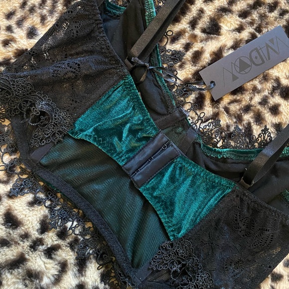 Widow Morphine Eyes Velvet Bra - Picture 4 of 6